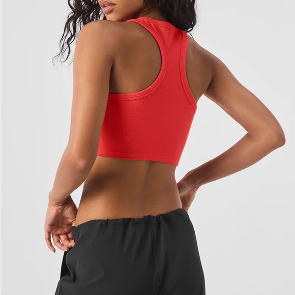 ALO Yoga aspire tank in  Red hot summer - Picture 3 of 7
